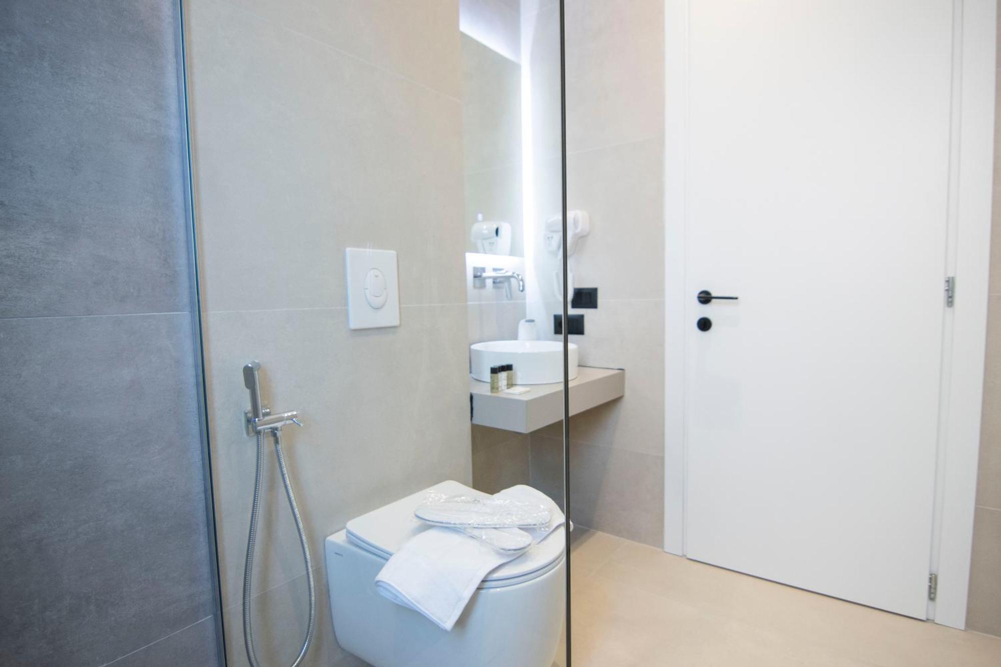 Mina Luxury Rooms Тирана Екстериор снимка