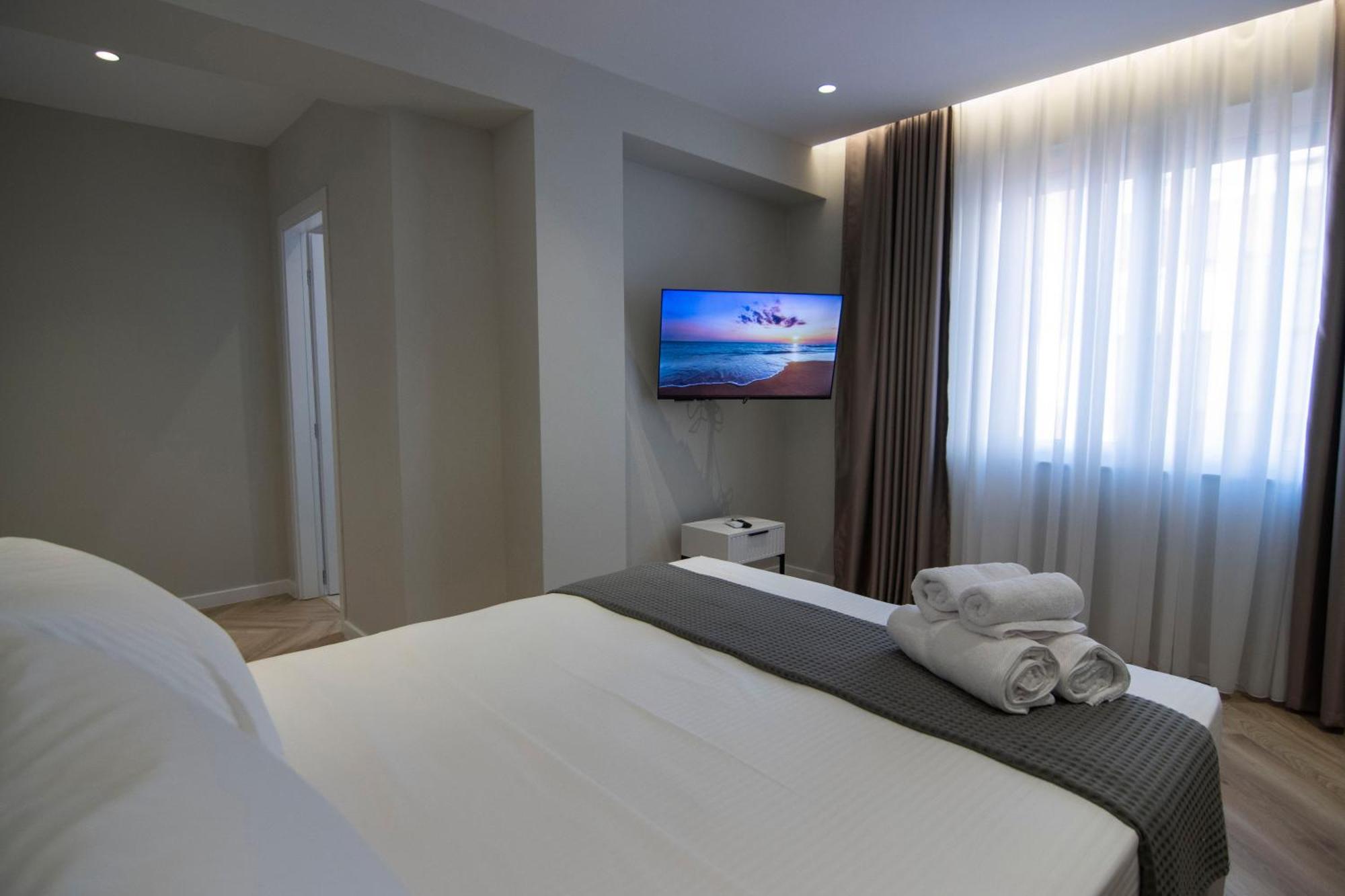 Mina Luxury Rooms Тирана Екстериор снимка