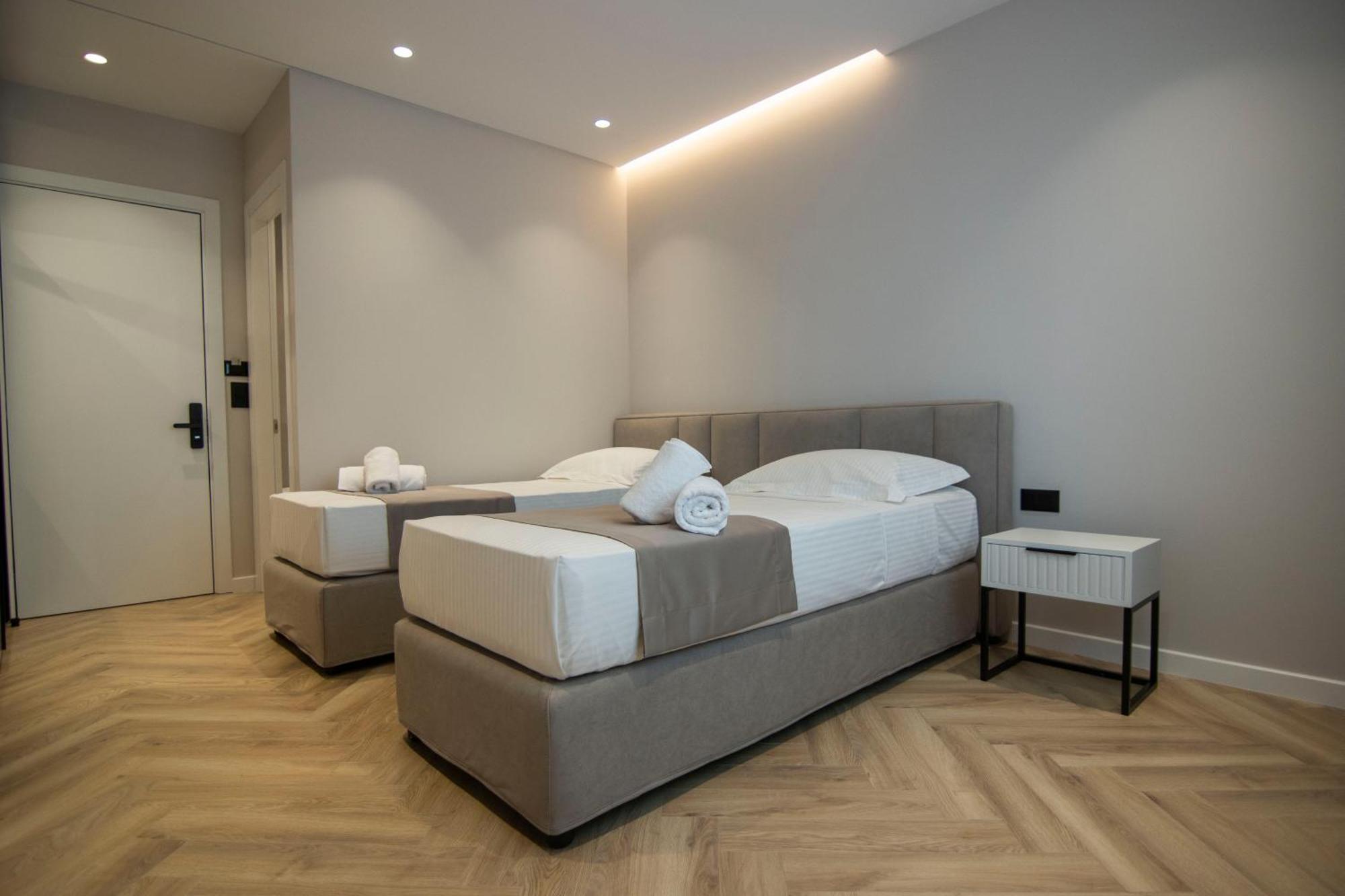 Mina Luxury Rooms Тирана Екстериор снимка