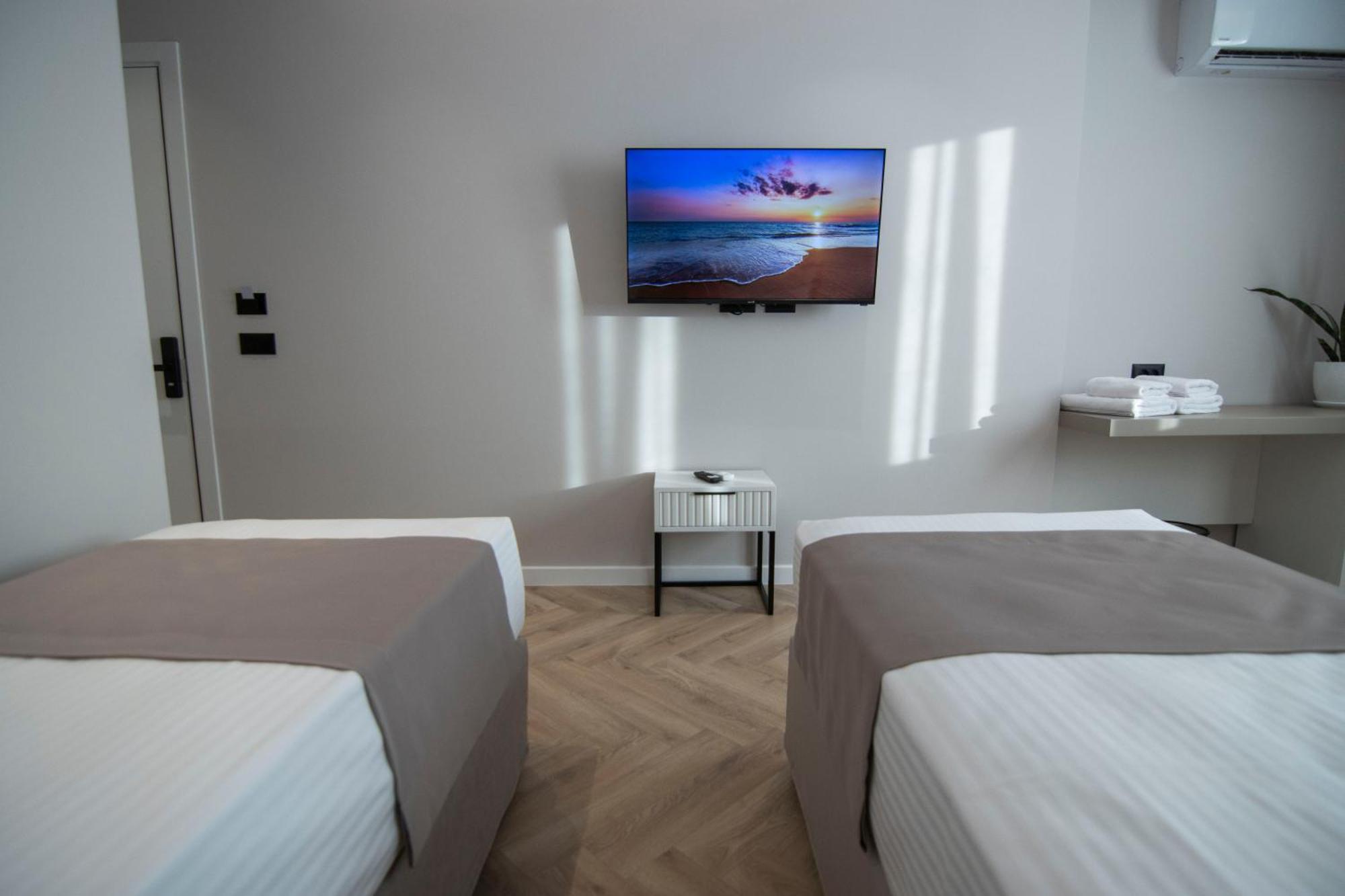 Mina Luxury Rooms Тирана Екстериор снимка
