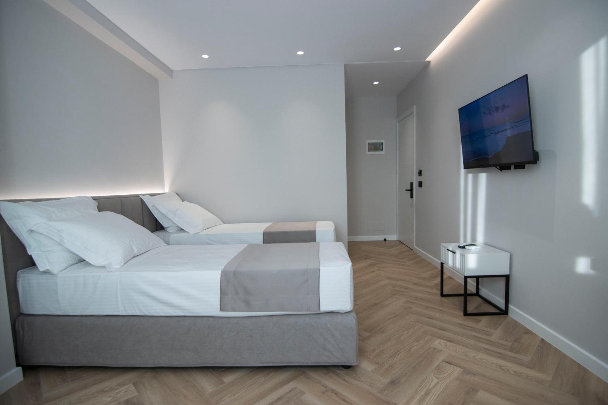 Mina Luxury Rooms Тирана Екстериор снимка