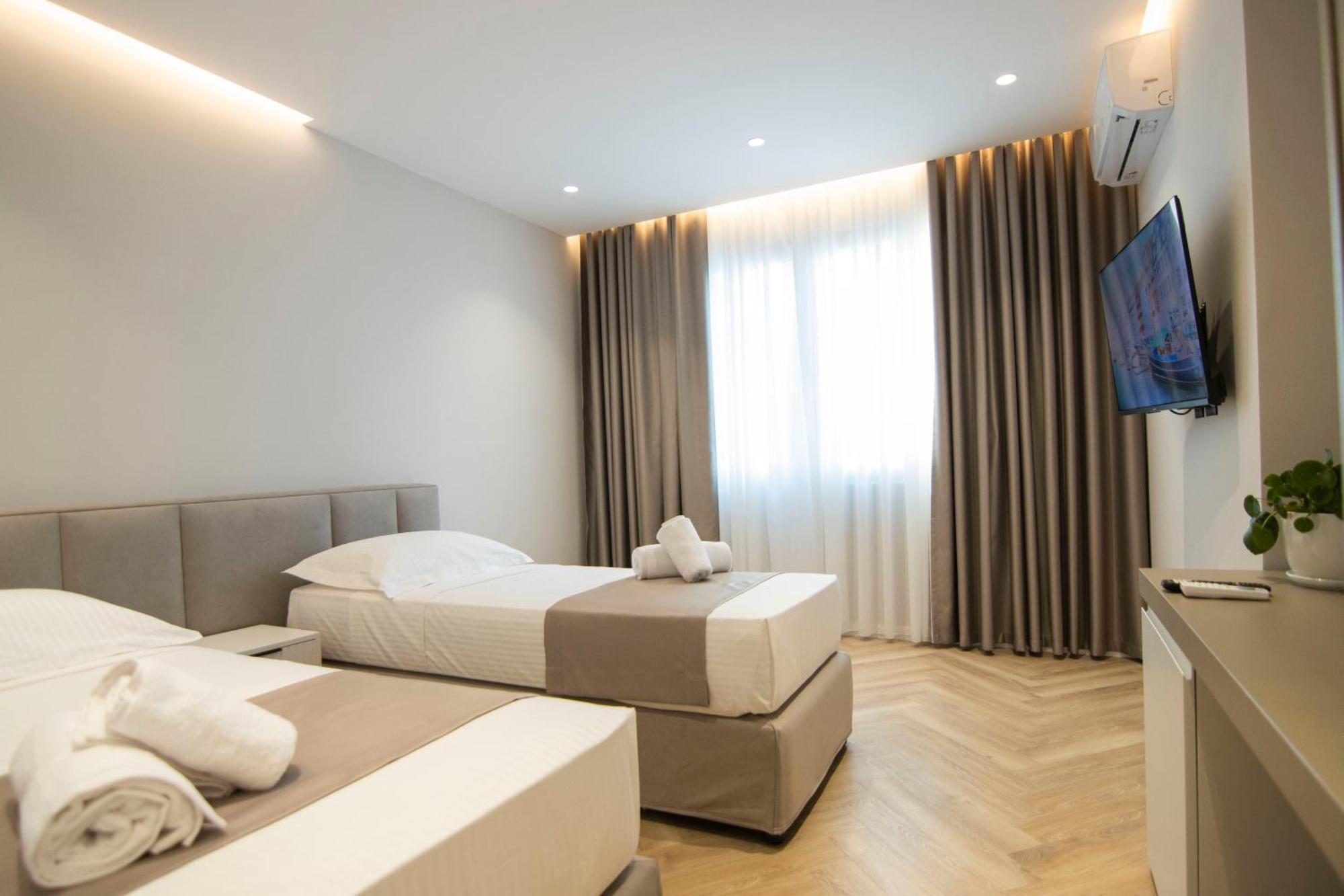 Mina Luxury Rooms Тирана Екстериор снимка