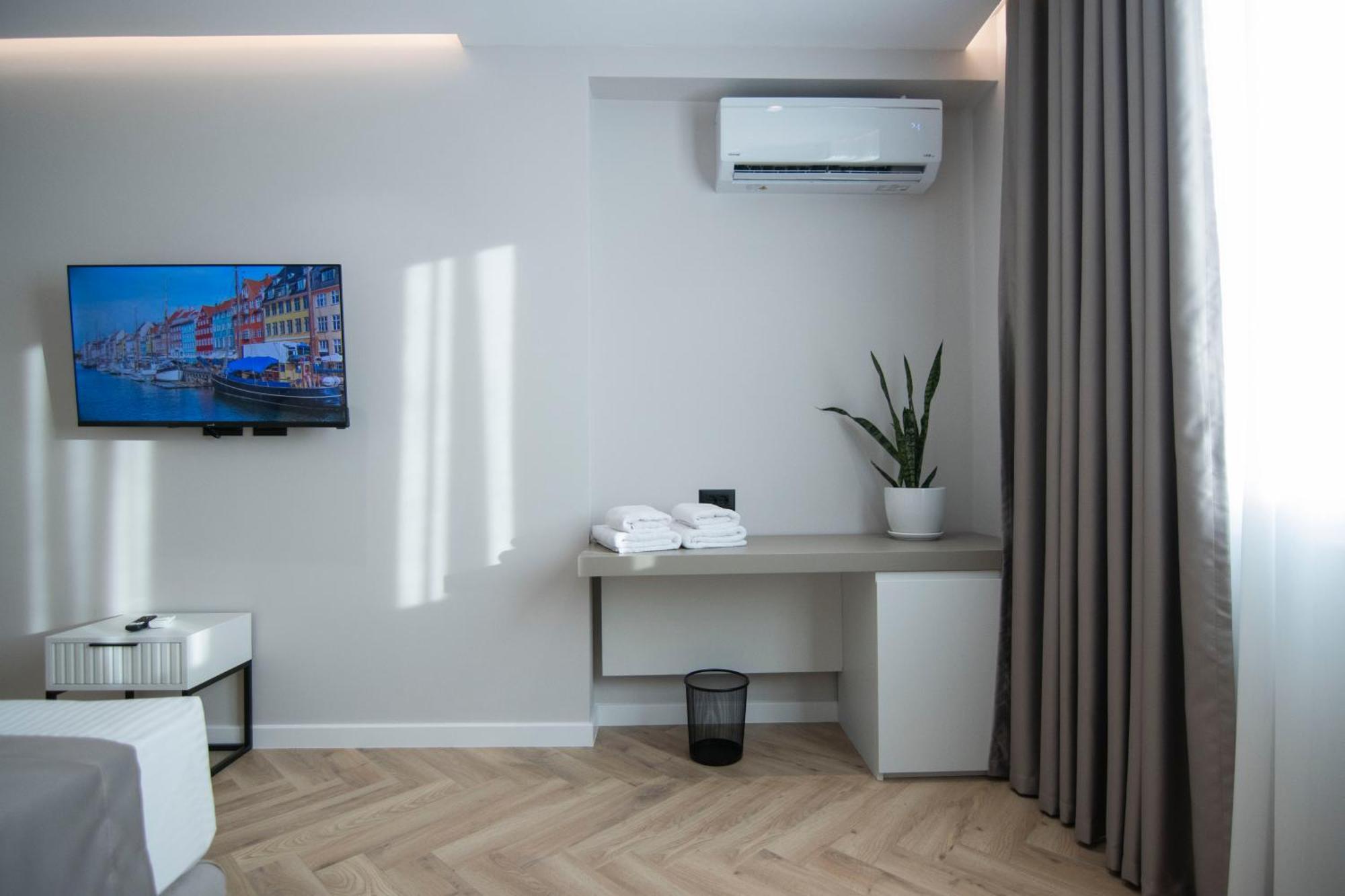 Mina Luxury Rooms Тирана Екстериор снимка